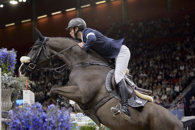 Steve Guerdat und sein KWPN Wallach Alamo führen nach der ersten Wertungsprüfung des FEI Weltcup Finales Göteborg 2019. © FEI/Liz Gregg