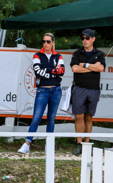 Prominente Gäste: bei der U21-Europameisterschaft befinden sich unter den Zuschauern eine Olympiasiegerin! Charlotte Dujardin (GBR) ist als Trainerin für Ellen McCarthy (GBR) nach Budapest (HUN) angereist. © Petra Kerschbaum