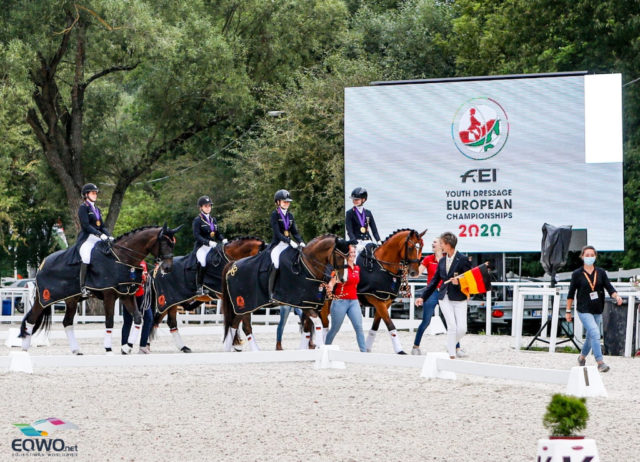 Die erste Siegerehrung der Europameisterschaften 2020: der Junioren Team-Test. © Petra Kerschbaum