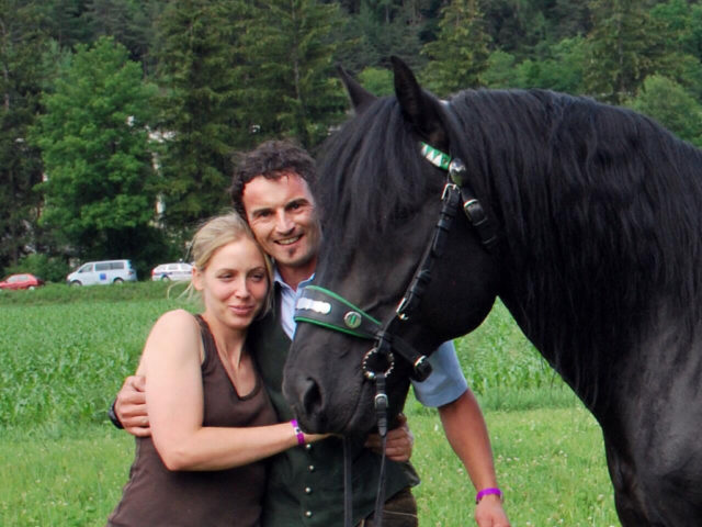 Noriker-Zucht: Regina Wind führt im steirischen Krakaudorf eine eigene Norikerzucht. Jetzt haben sie erstmals zwei Jungpferde in die USA verkauft! © FB: Norikerzucht Wind